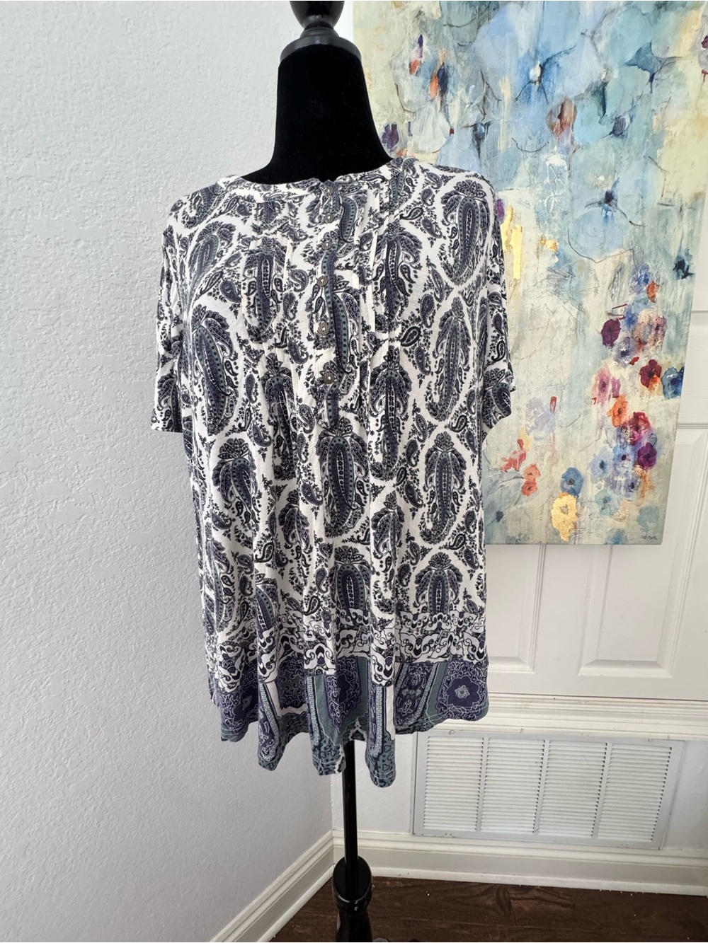 Rose & Olive Sz 1X Women’s Navy Paisley Short Sleeve Top